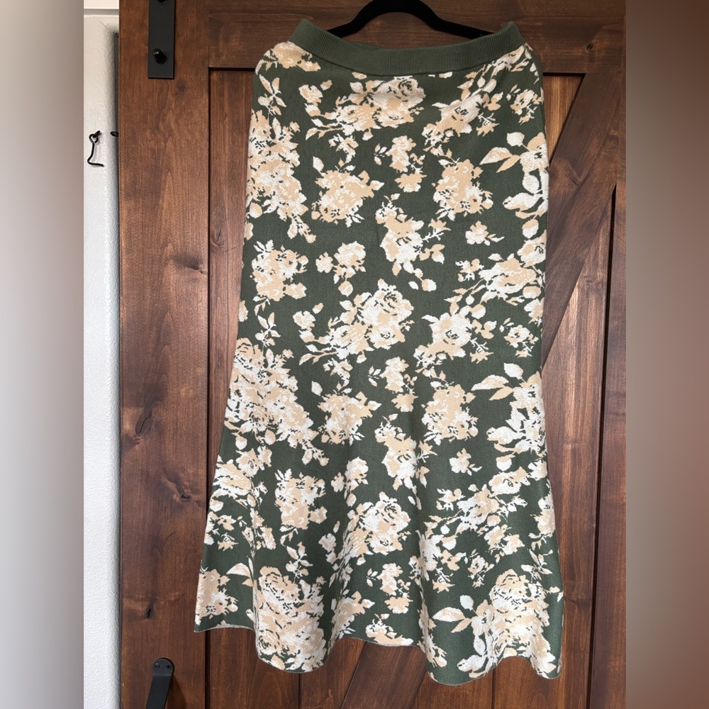 Moon River Green and Cream Floral A-Line Sweater Skirt